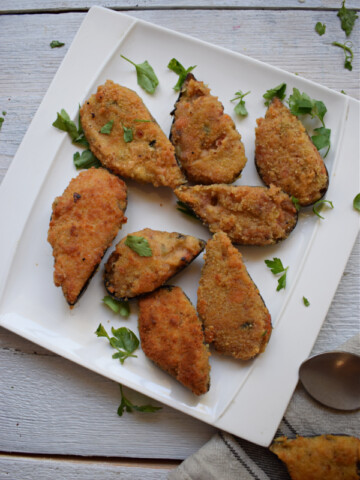 over head view of the vechamel stuffed mussels