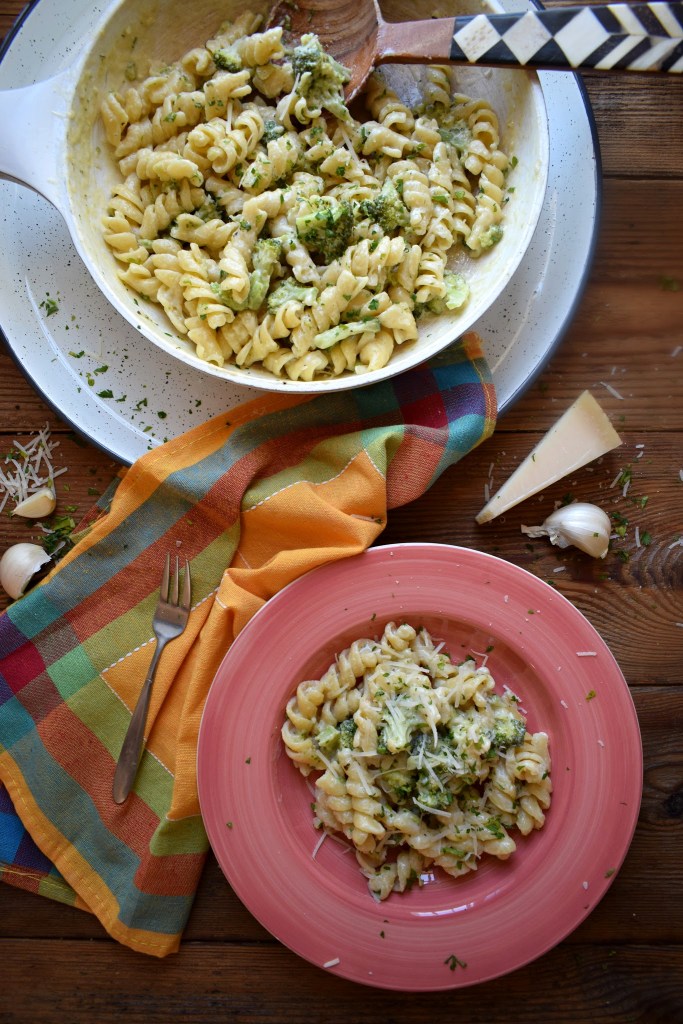 Table setting of the 20 Minute Parmesan Pasta with Broccoli