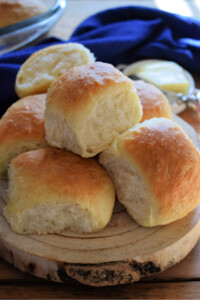 close up of the floffy white dinner rolls