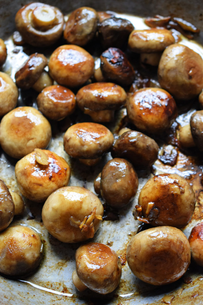 close up of the easy garlic musrhooms recipe