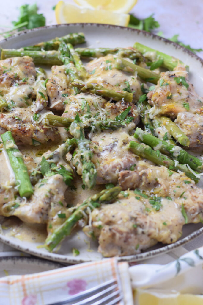 Creamy lemon and asparagus chicken on a plate.