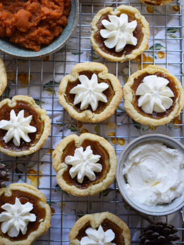 over head table setting view of the single serve pumpkin pies