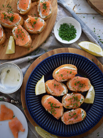 smoked salmon canapes