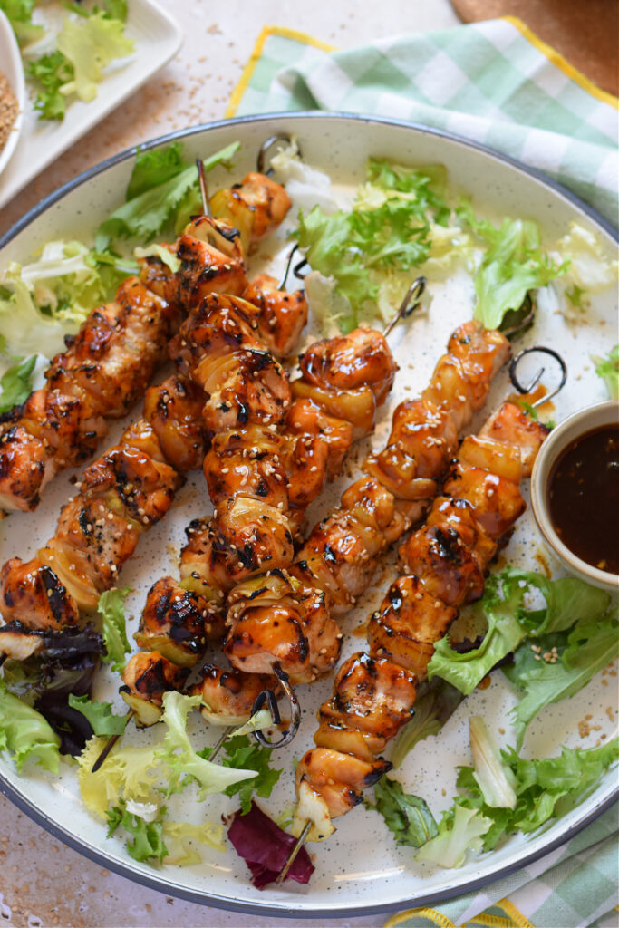 Chicken skewers with lettuce.